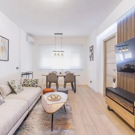Fully Renovated In The Heart Of Fuengirola, 2 Min Walk To The فوينخيرولا
