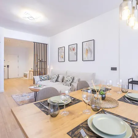 Fully Renovated In The Heart Of Fuengirola, 2 Min Walk To The * فوينخيرولا
