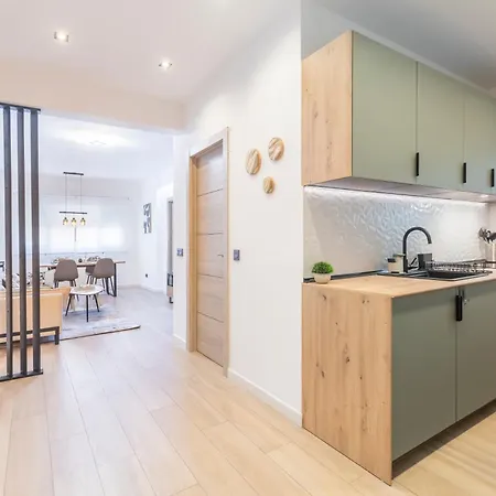 Fully Renovated In The Heart Of Fuengirola, 2 Min Walk To The فوينخيرولا
