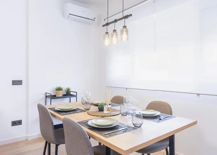 公寓 Fully Renovated In The Heart Of Fuengirola, 2 Min Walk To The 丰希罗拉