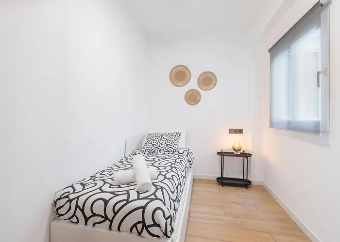 Fully Renovated In The Heart Of Fuengirola, 2 Min Walk To The * 丰希罗拉