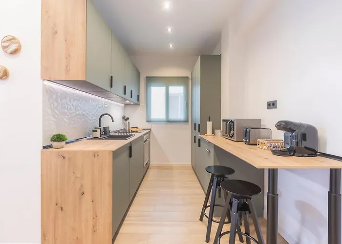 Apartment Fully Renovated In The Heart Of Fuengirola, 2 Min Walk To The *