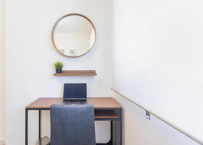 Fully Renovated In The Heart Of Fuengirola, 2 Min Walk To The 丰希罗拉