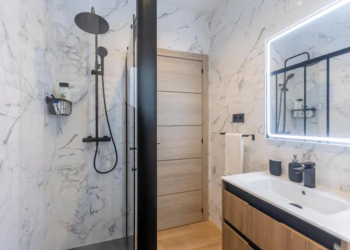 Fully Renovated In The Heart Of Fuengirola, 2 Min Walk To The 丰希罗拉