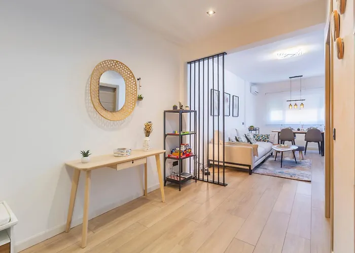 Apartment Fully Renovated In The Heart Of Fuengirola, 2 Min Walk To The