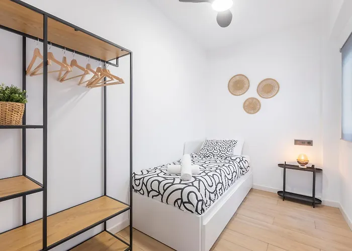 Fully Renovated In The Heart Of Fuengirola, 2 Min Walk To The 丰希罗拉