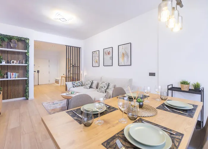 Fully Renovated In The Heart Of Fuengirola, 2 Min Walk To The * 丰希罗拉