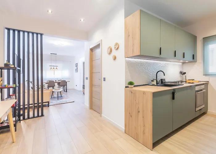 Fully Renovated In The Heart Of Fuengirola, 2 Min Walk To The 丰希罗拉