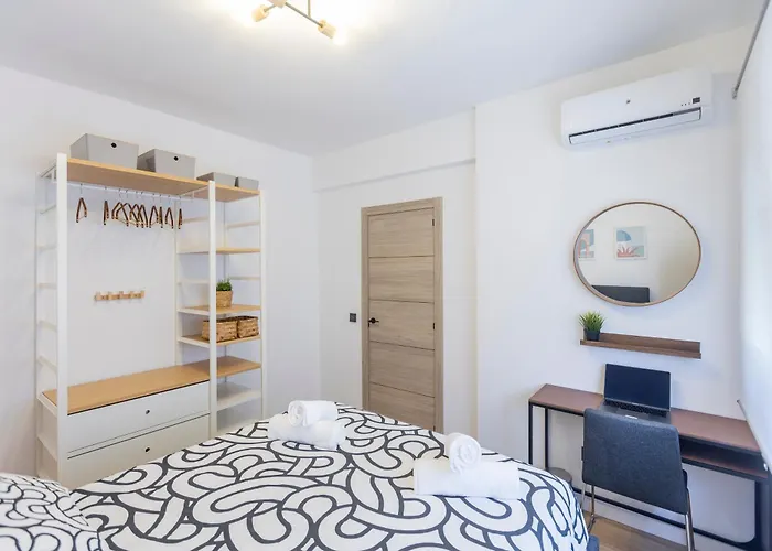 Fully Renovated In The Heart Of Fuengirola, 2 Min Walk To The 丰希罗拉