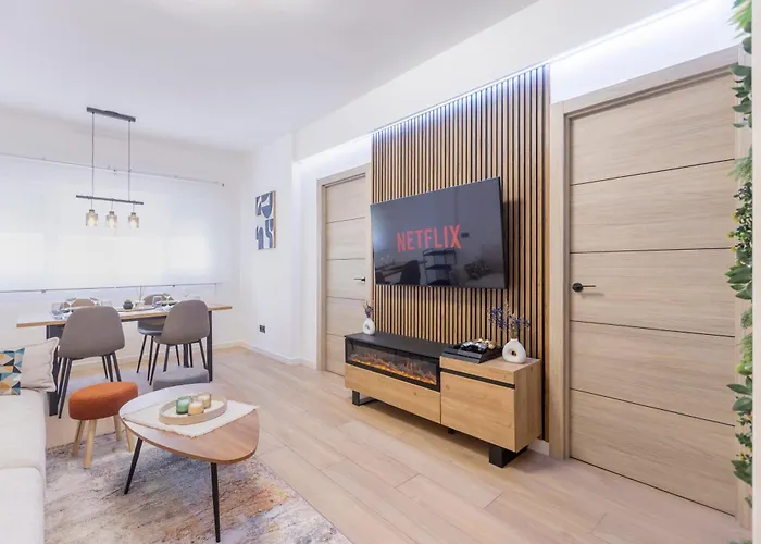 Fully Renovated In The Heart Of Fuengirola, 2 Min Walk To The Fuengirola