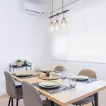 شقة Fully Renovated In The Heart Of Fuengirola, 2 Min Walk To The فوينخيرولا