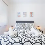 شقة Fully Renovated In The Heart Of Fuengirola, 2 Min Walk To The فوينخيرولا