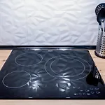 Fully Renovated In The Heart Of Fuengirola, 2 Min Walk To The شقة *