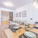 Fully Renovated In The Heart Of Fuengirola, 2 Min Walk To The * فوينخيرولا