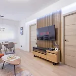 Fully Renovated In The Heart Of Fuengirola, 2 Min Walk To The فوينخيرولا