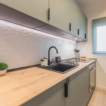 Fully Renovated In The Heart Of Fuengirola, 2 Min Walk To The Fuengirola