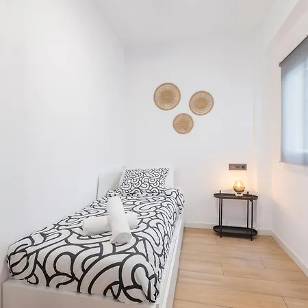 Fully Renovated In The Heart Of Fuengirola, 2 Min Walk To The * Fuengirola