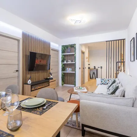 Appartement Fully Renovated In The Heart Of Fuengirola, 2 Min Walk To The