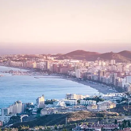 Fully Renovated In The Heart Of Fuengirola, 2 Min Walk To The アパート フエンヒロラ