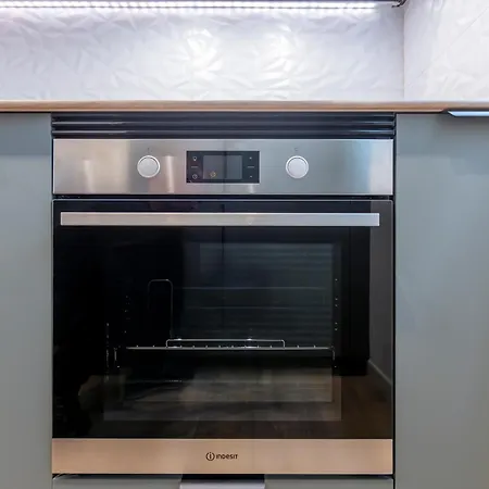 Fully Renovated In The Heart Of Fuengirola, 2 Min Walk To The フエンヒロラ