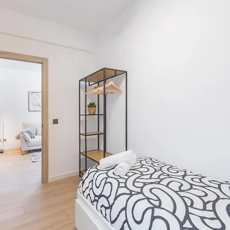 Fully Renovated In The Heart Of Fuengirola, 2 Min Walk To The *