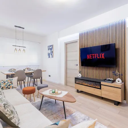 Fully Renovated In The Heart Of Fuengirola, 2 Min Walk To The