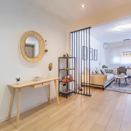 Appartement Fully Renovated In The Heart Of Fuengirola, 2 Min Walk To The
