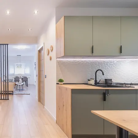 Fully Renovated In The Heart Of Fuengirola, 2 Min Walk To The アパート