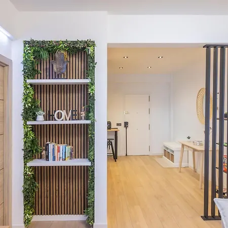 Apartment Fully Renovated In The Heart Of Fuengirola, 2 Min Walk To The