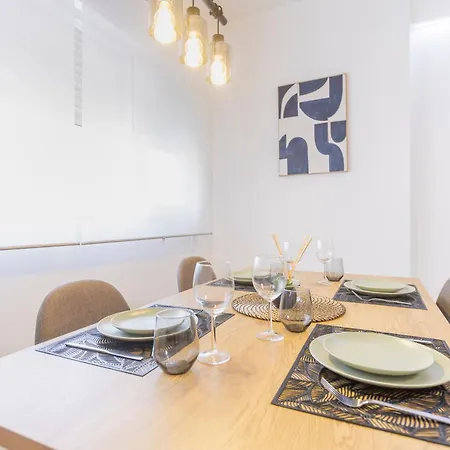 Fully Renovated In The Heart Of Fuengirola, 2 Min Walk To The *