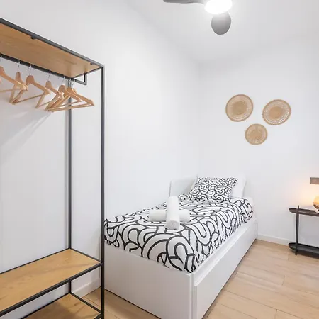 Fully Renovated In The Heart Of Fuengirola, 2 Min Walk To The Fuengirola