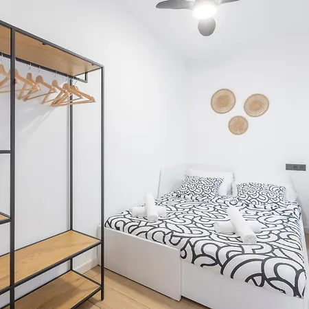 Appartement Fully Renovated In The Heart Of Fuengirola, 2 Min Walk To The Fuengirola