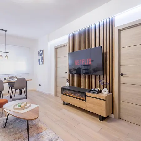 Fully Renovated In The Heart Of Fuengirola, 2 Min Walk To The Fuengirola