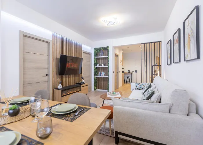 Appartement Fully Renovated In The Heart Of Fuengirola, 2 Min Walk To The