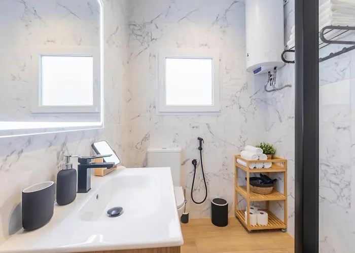 Fully Renovated In The Heart Of Fuengirola, 2 Min Walk To The Apartment *