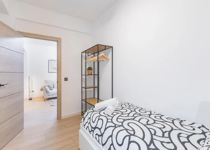 Fully Renovated In The Heart Of Fuengirola, 2 Min Walk To The *