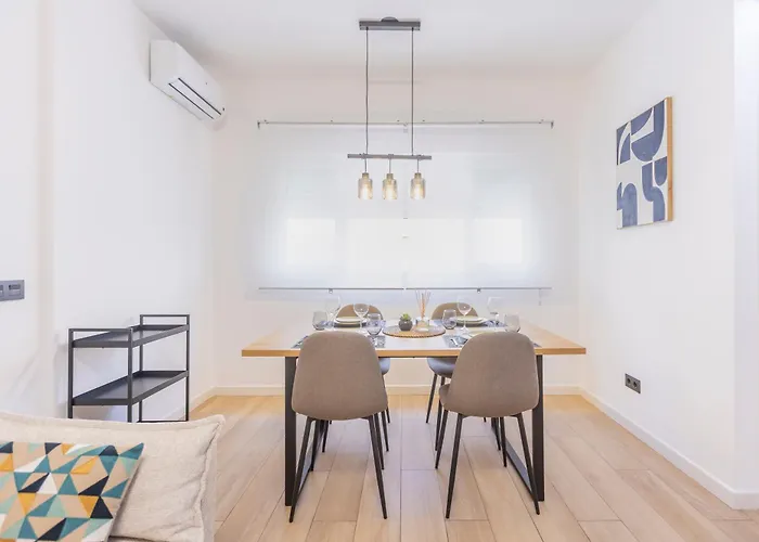 Fully Renovated In The Heart Of Fuengirola, 2 Min Walk To The Apartment Fuengirola