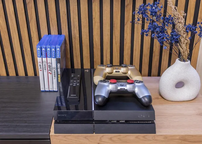 Fully Renovated In The Heart Of Fuengirola, 2 Min Walk To The *