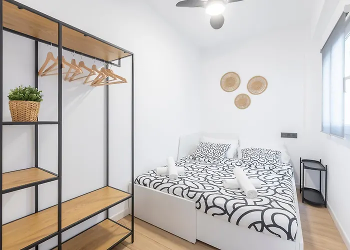 Appartement Fully Renovated In The Heart Of Fuengirola, 2 Min Walk To The Fuengirola